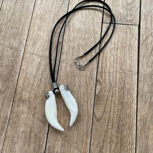 Men necklace with Bear teeth Pendant ❤️